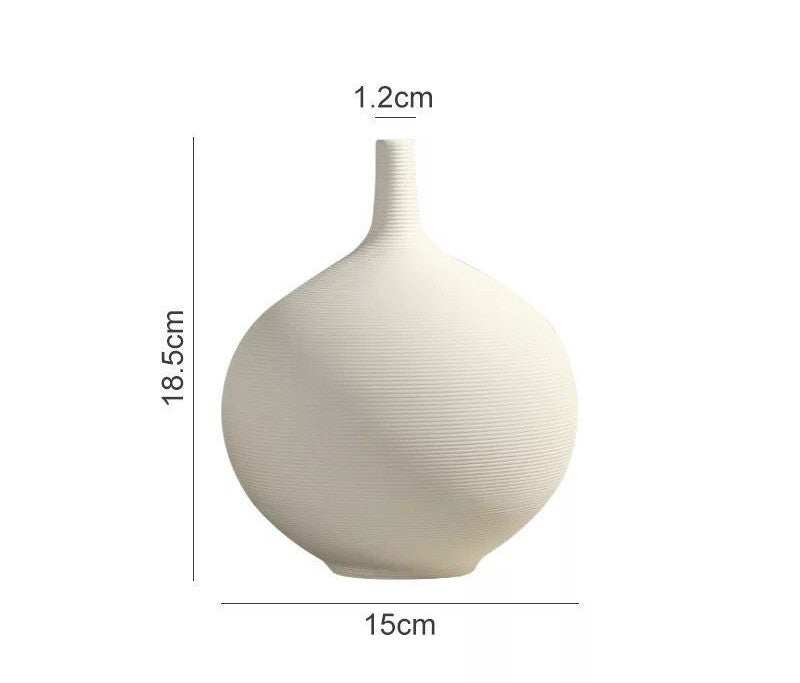 Luno Porcelain Vase Set– Elegant Simplicity in White