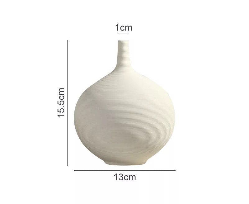 Luno Porcelain Vase Set– Elegant Simplicity in White