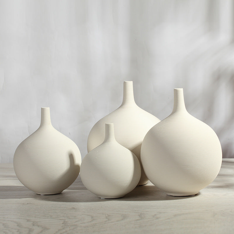 Luno Porcelain Vase Set– Elegant Simplicity in White