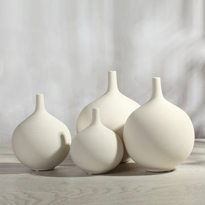 Luno Porcelain Vase Set– Elegant Simplicity in White
