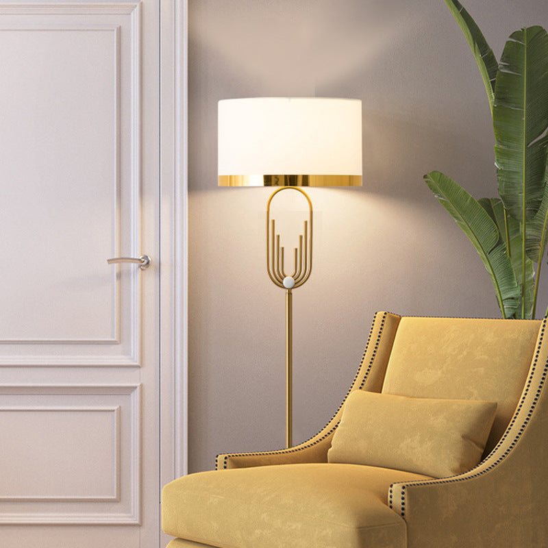 Luma Modern Vertical Floor Lamp – Adjustable Height with Remote